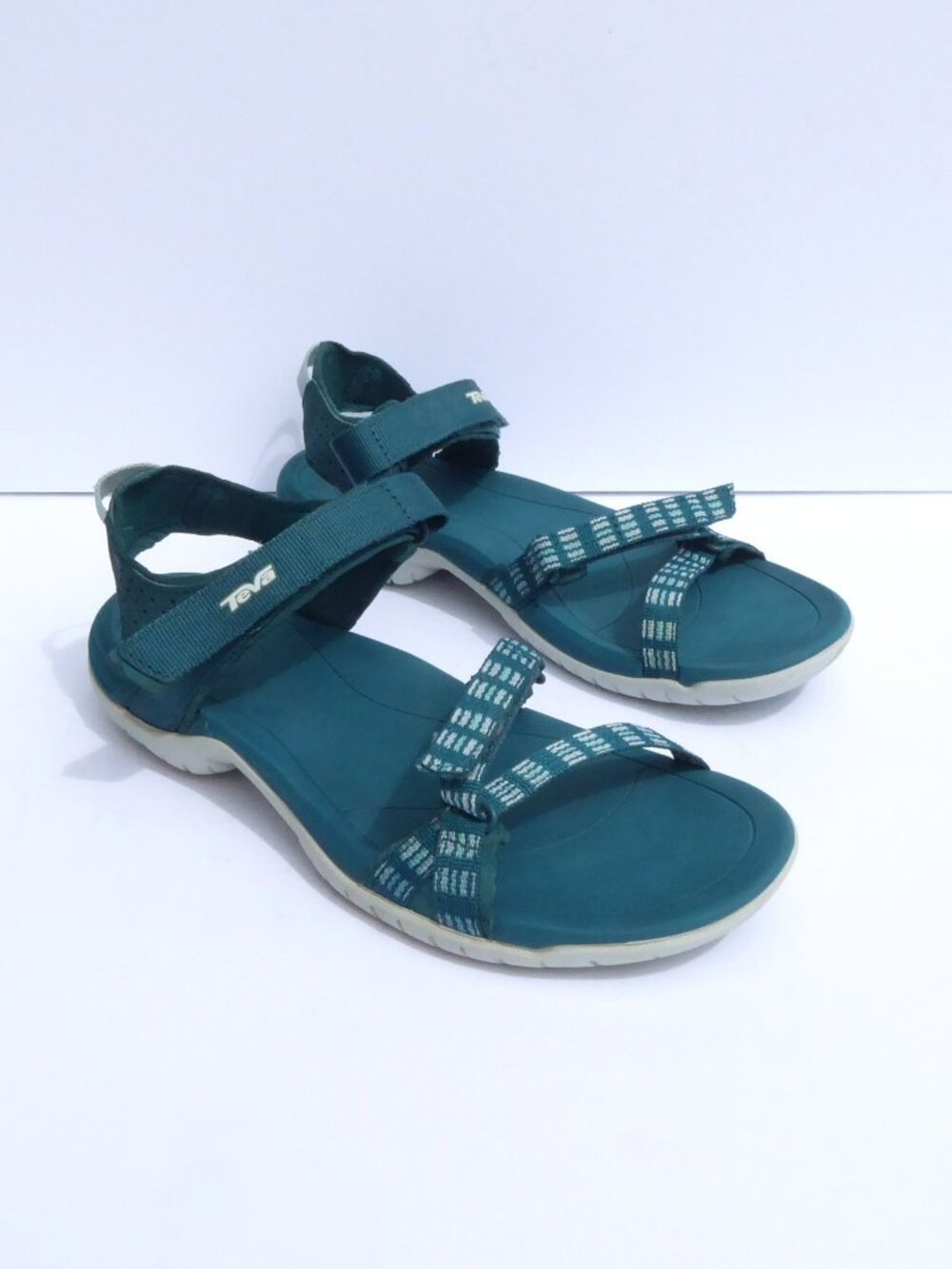 Teva teal blue and white stripe hook and loop closure women's sandals size 8